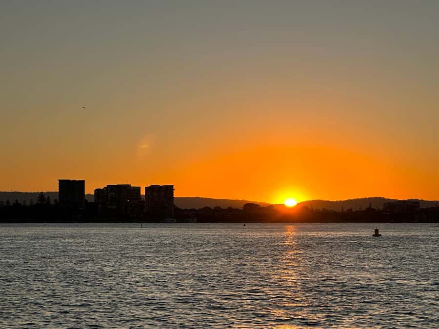 Gold Coast Private Sunset Sailing Charter w/ dinner & drinks - Key points at a glance