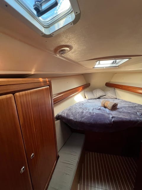 Golden Hour on Elegant Yacht: Sunset Tour in Lagos, Algarve - Setting Sail from Lagos Marina