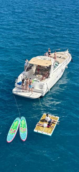 Gran Canaria: Shared yacht trip with drinks, lunch, and snorkeling - Guides, atmosphere, and group size