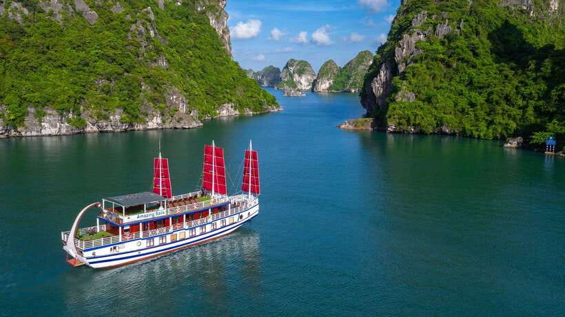Ha Long Bay - Bai Tu Long Bay Luxury Boat Tour & Transfer - Lunch with limestone views