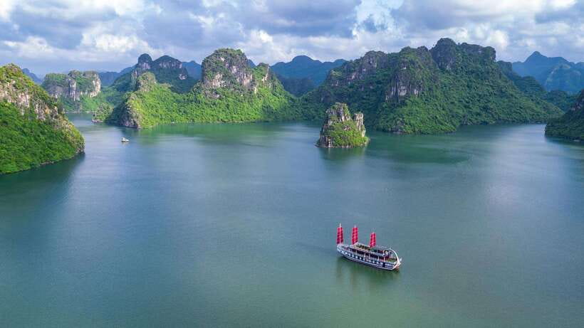 Ha Long Bay - Bai Tu Long Bay Luxury Boat Tour & Transfer - Sung Sot Cave and the climb underground