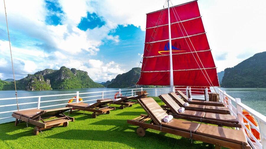Ha Long Bay - Bai Tu Long Bay Luxury Boat Tour & Transfer - What the $155 price gets you