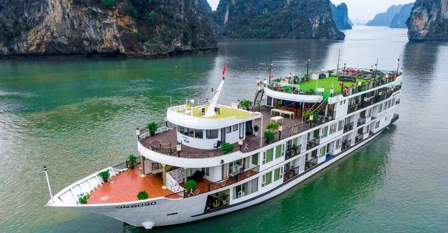 Ha Long Bay: Luxury Cruise 2-Day With All Activities & Guide - Lunch with limestone views