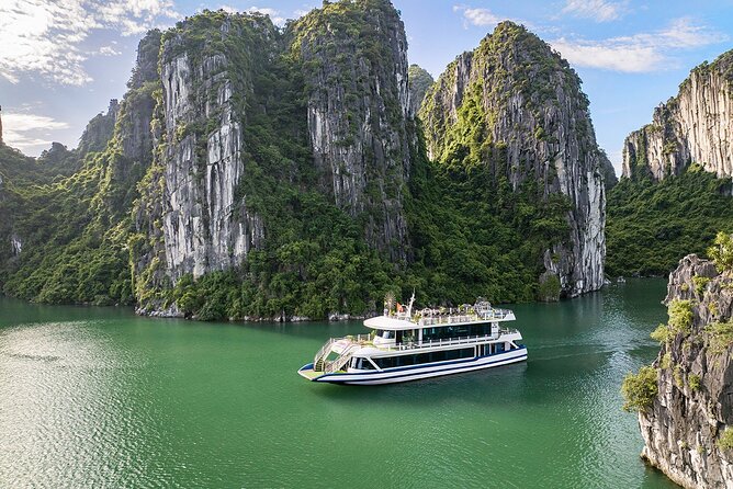 Ha Long Bay Luxury Cruise from Hanoi with Jacuzzi & Local Lunch - Key points to know before booking