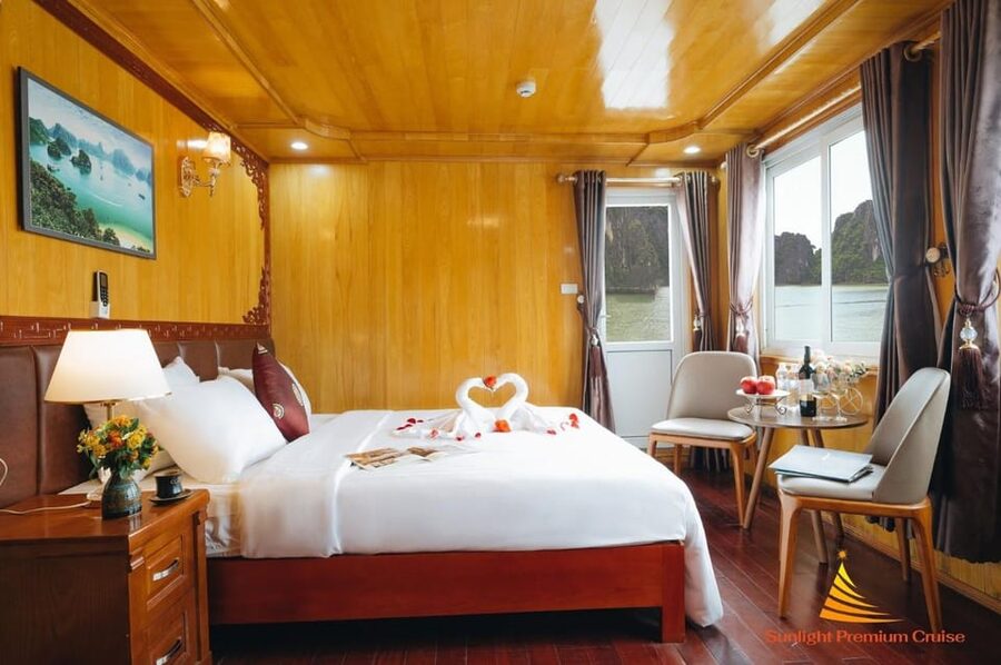 Ha Noi: Lan Ha Bay luxury cruise with private bancony, meals - Who should book this cruise?