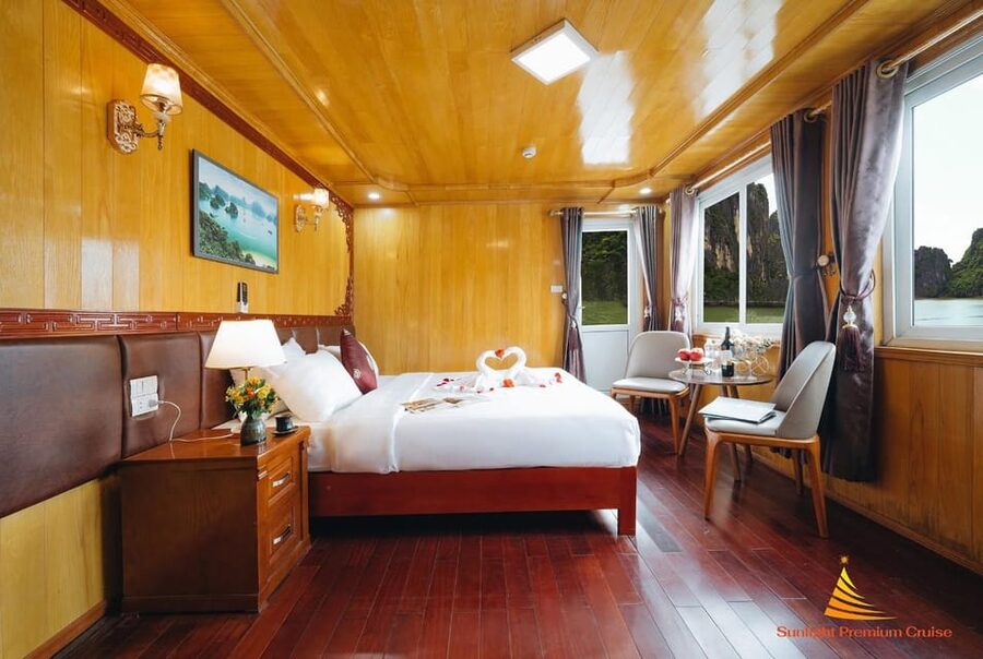 Ha Noi: Lan Ha Bay luxury cruise with private bancony, meals - Sunset drinks and a hands-on cooking class