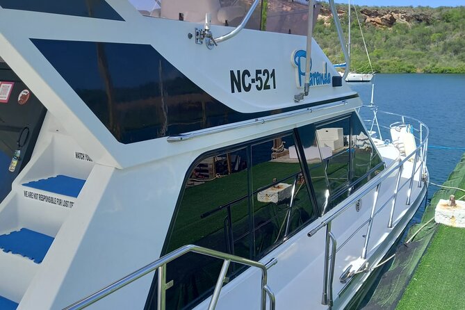 Half day private yacht cruise & snorkel - Cruising east toward Fuikbaai