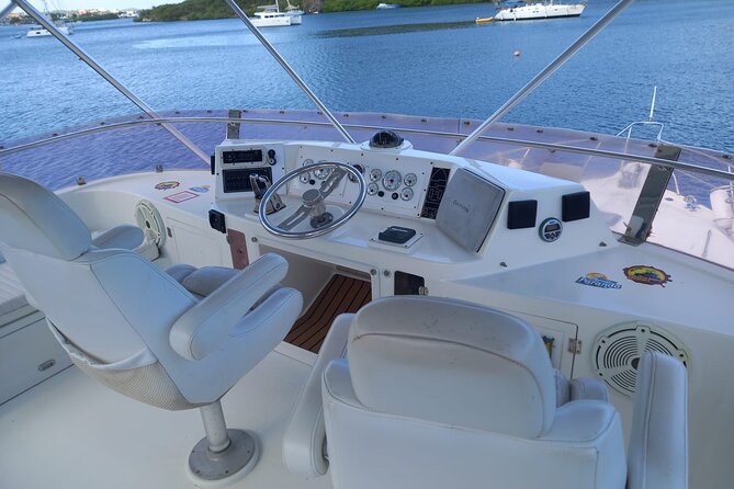 Half day private yacht cruise & snorkel - Spanish Water and the millionaire row homes