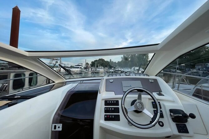 Half Day Private Yacht Tour in Madeira with Paddleboard & Snorkel - Starting in Funchal at Praça do Povo