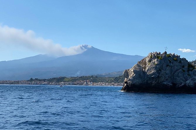 Half day with lunch in luxury private tour - Isola Bella from the sea