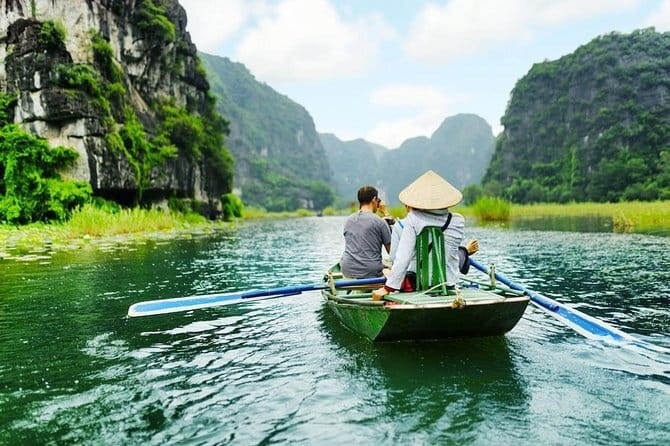 Halong Bay Day Tour Luxury Cruise With Jacuzzi and Buffet Lunch - Kayaking or bamboo boat around the bay