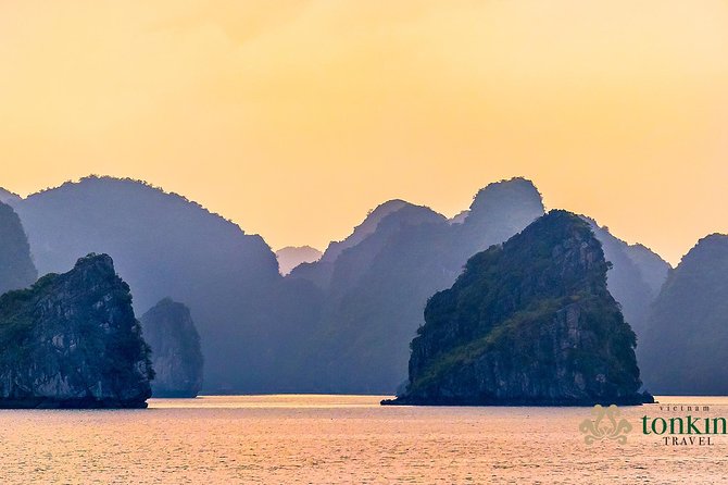 Halong bay luxury cruise 2D/1N: Kayaking, Swimming, Titop island & Surprise cave - Checkout, the final lunch, and return to Hanoi