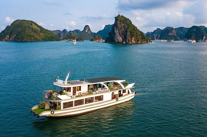 Halong Bay Luxury Cruise one day Tours - Luon Cave by kayak or bamboo boat