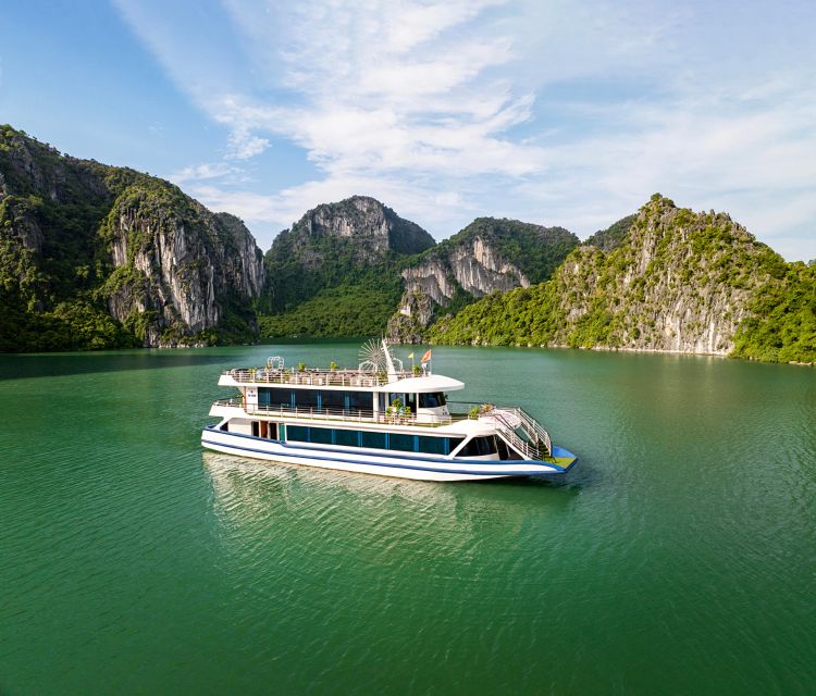 Halong Bay Luxury Cruise with Kayaking & Lunch Buffet - Hercules Cruise and the first views of the bay
