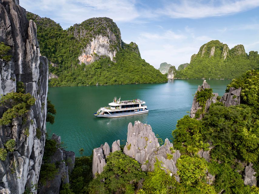 Halong Bay Luxury Cruise with Kayaking & Lunch Buffet - Sunset snacks on the return route