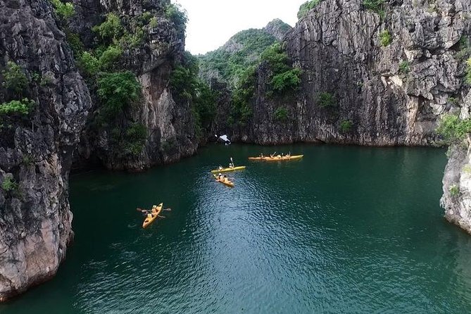 Halong Luxury Cruise Full Day Tour from Hanoi: All Inclusive - Hang Luon by kayak or bamboo boat