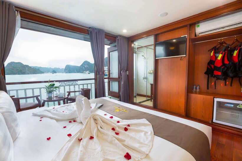 Hanoi: 3-Day Ninh Binh, Ha Long, & Lan Ha Bay Luxury Cruise - Day one: Hoa Lu and the road through Ninh Binh