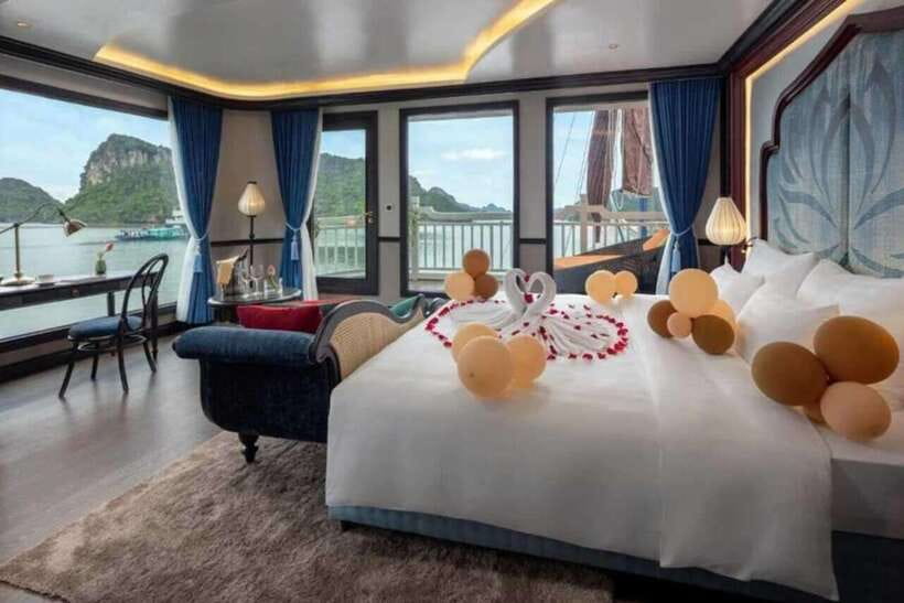 Hanoi: 3-Day Ninh Binh, Ha Long, & Lan Ha Bay Luxury Cruise - The climb at Mua Cave