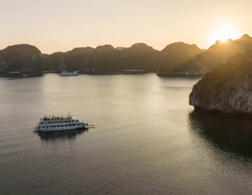 Hanoi: Cat Ba, Lan Ha & Ha Long Bay Luxury Cruise with Lunch - Lunch with Vietnamese seafood and rice