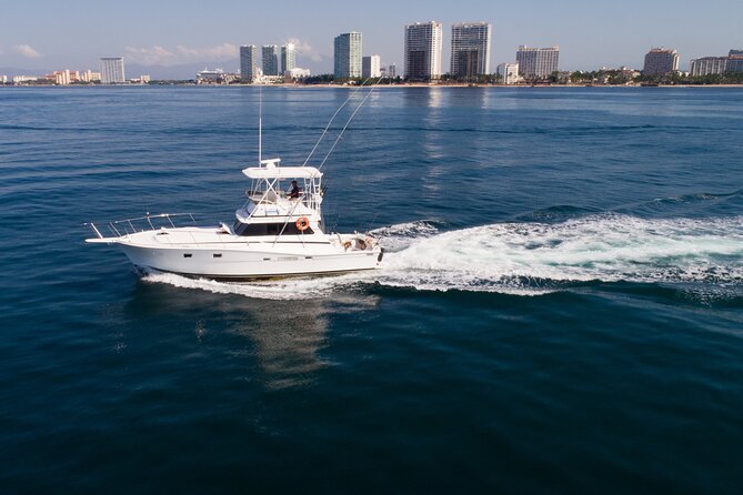 Hatteras 42-44' Classic Yachts in Puerto & Nuevo Vallarta - A private yacht with room for a real group
