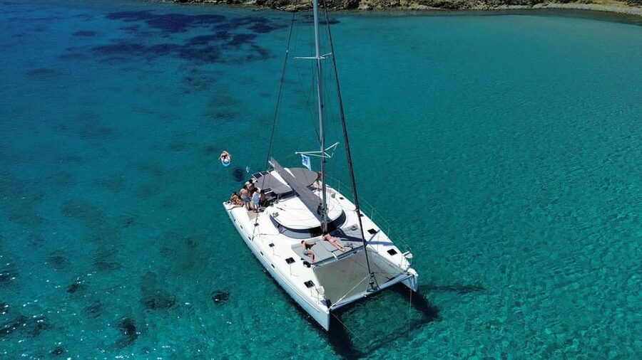 Heraklion: Dia Island Luxury Catamaran Cruise with Meal - Lunch with Greek salad, Cretan appetizers, and pasta