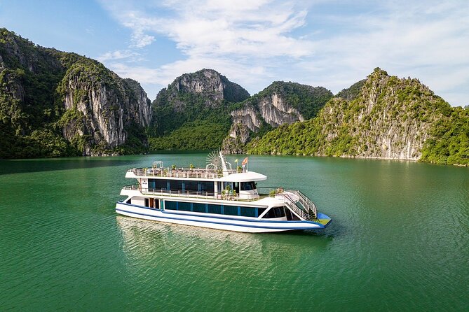 Hercules Grand Day Cruise Tour, Sung Sot Cave,Titop, Luon Cave - The morning ride from Hanoi to Tuan Chau Marina