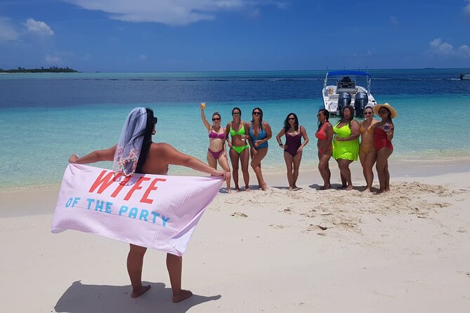 Honor Roll Private Bahamas Boat Charter - Green Cay for turtle watching
