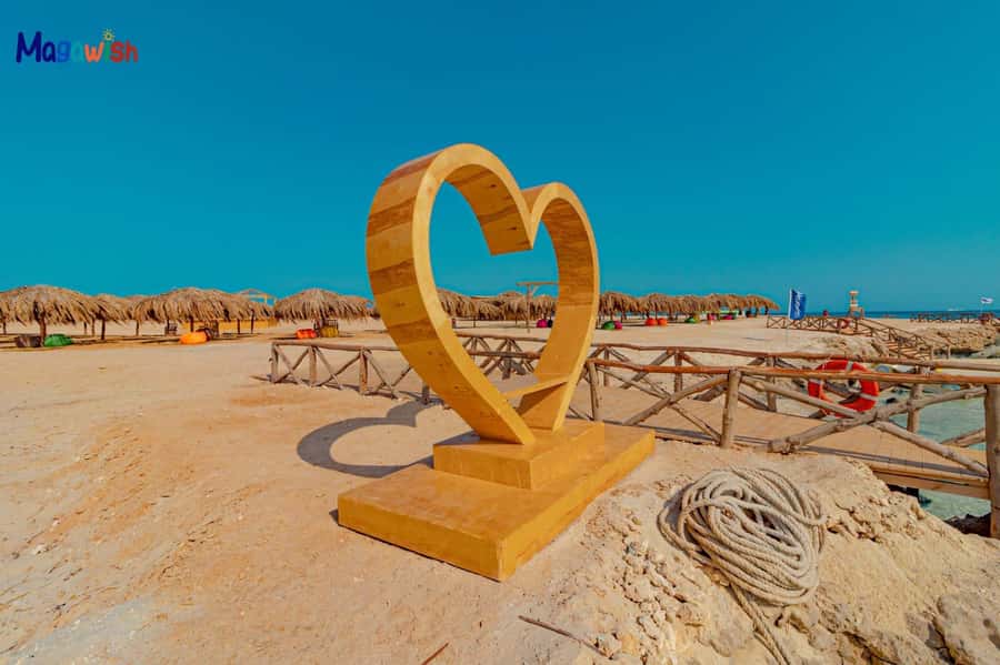Hurghada: Elegance Yacht Cruise To Orange & Magawish island - A seafood lunch served at sea