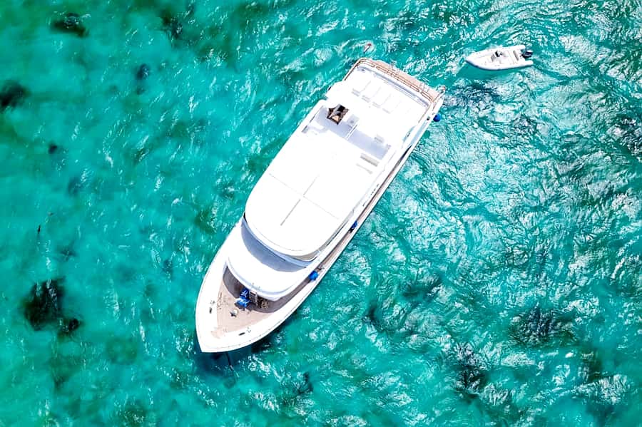 Hurghada: Luxury Cruise Trip to Orange Bay with Lunch - What the crew gets right