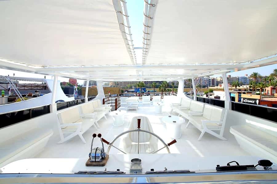 Hurghada: Luxury Private Yacht Trip with Lunch & Activities - Massage and the final free-time period