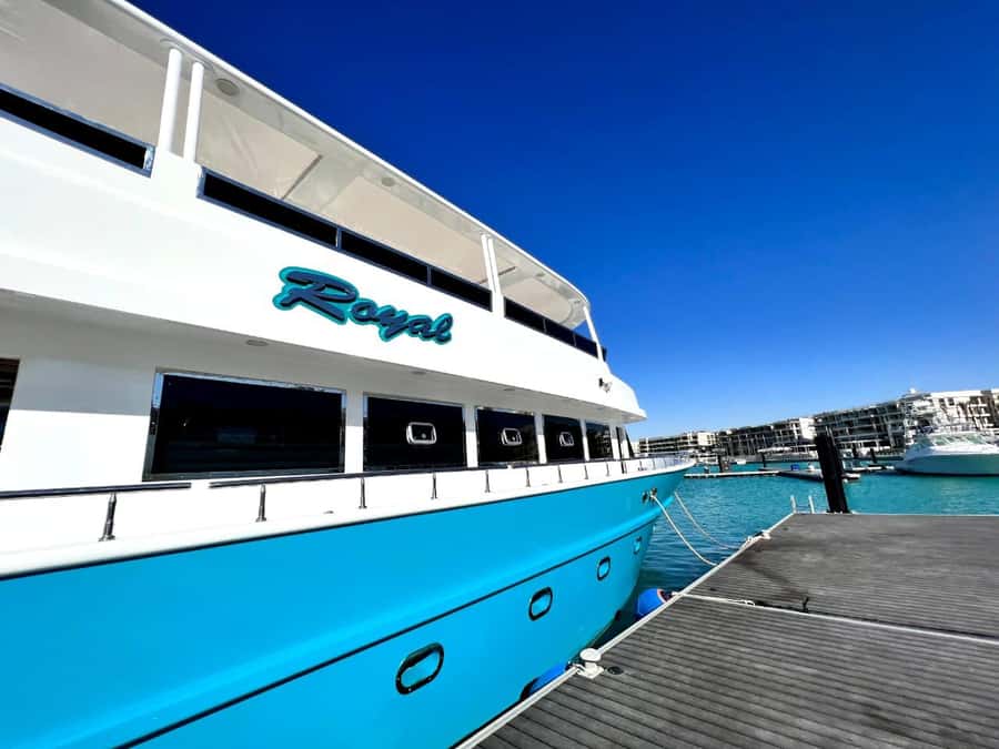 Hurghada: Luxury Private Yacht Trip with Lunch & Activities - What the price includes, and what it does not