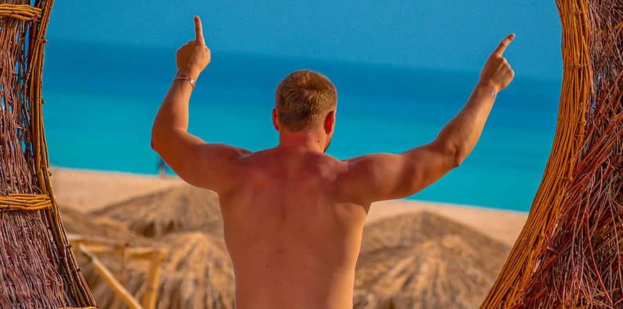 Hurghada: Paradise Island Yacht Cruise, Lunch & Snorkeling - Guides and the feel of the crew