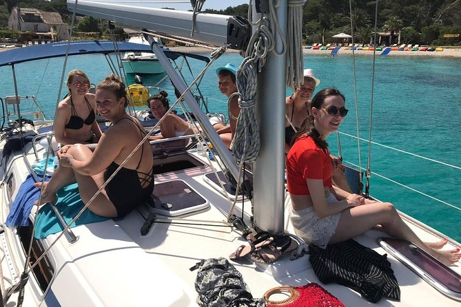Hvar - Full Day Sail on a yacht - friendly skipper- small group - lunch optional - Lunch at Notos in Milna