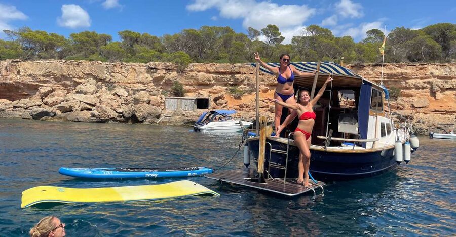 Ibiza: Classic Full or Half-Day Boat Charter - Who should book this private boat day
