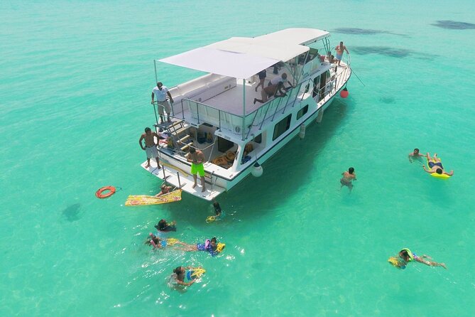 Isla Mujeres Full Day Tour on Yacht with Snorkel and Buffet - Snorkeling near the Isla Mujeres reef