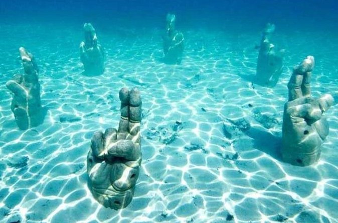 Isla Mujeres on luxury catamaran with snorkel, open bar and lunch - Who will enjoy this catamaran trip