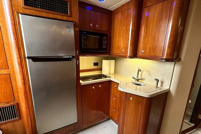 Island Fun Yacht Rental in Miami Beach - Crew, service, and communication