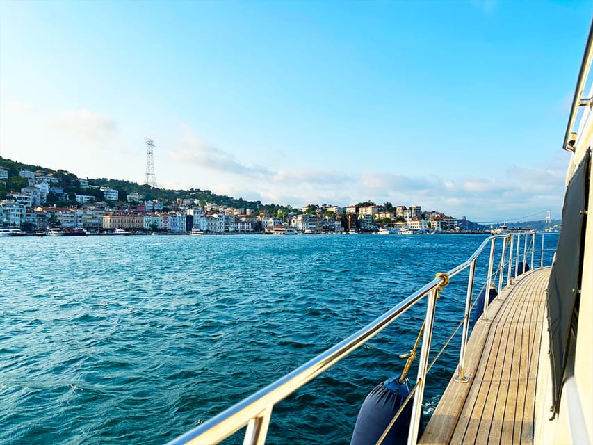 Istanbul: Bosphorus and Golden Horn Sunset Yacht Cruise - Beylerbeyi Palace, Üsküdar, and Maiden’s Tower