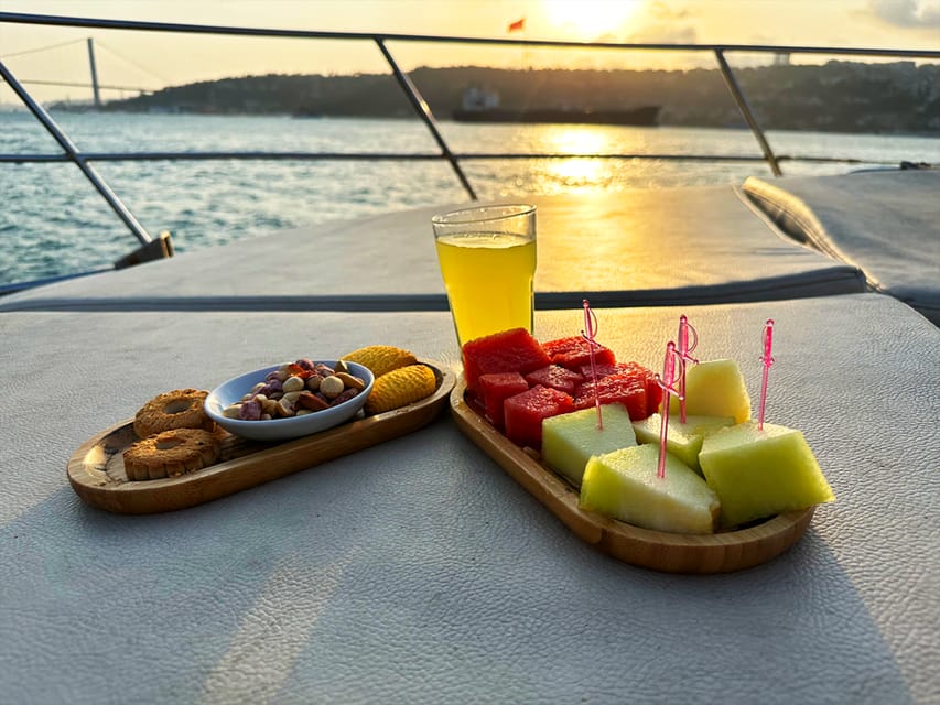 Istanbul: Bosphorus and Golden Horn Sunset Yacht Cruise - Topkapı Palace, Galata Tower, and the Golden Horn