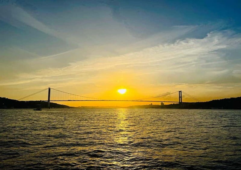 Istanbul: Bosphorus Private Guided Yacht Cruise with Snacks - Food, service, and the pace aboard