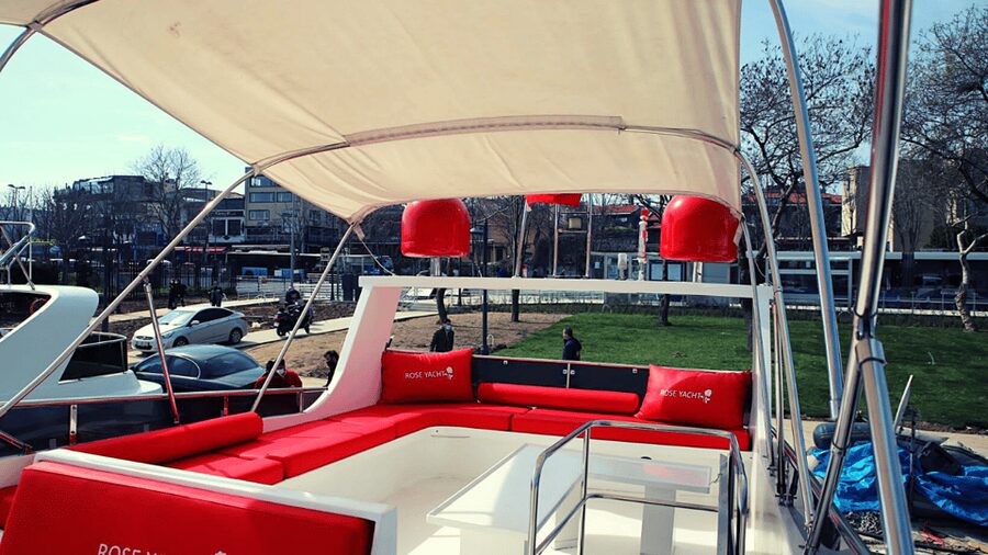 İstanbul: Bosphorus Private Yacht Cruise with Tea and Coffee - Who will enjoy this two-hour cruise?