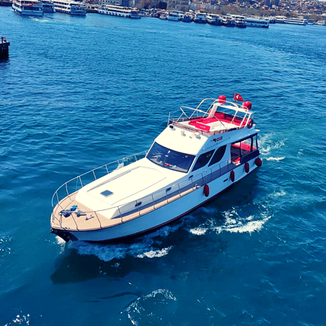 İstanbul: Bosphorus Private Yacht Cruise with Tea and Coffee - Ortaköy Mosque and the Bosphorus Bridge