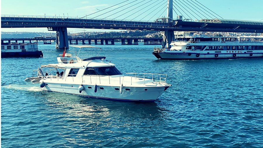 İstanbul: Bosphorus Private Yacht Cruise with Tea and Coffee - Beylerbeyi Palace and Anatolian Fortress
