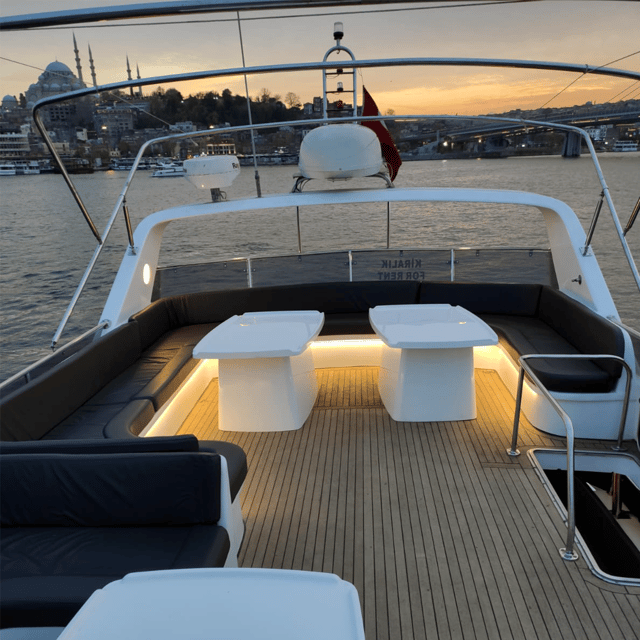 Istanbul: Bosphorus River Sunset Yacht Tour with Commentary - Why a Bosphorus sunset cruise works so well
