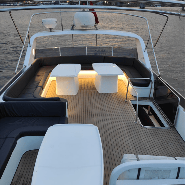 Istanbul: Bosphorus River Sunset Yacht Tour with Commentary - What is served aboard the yacht