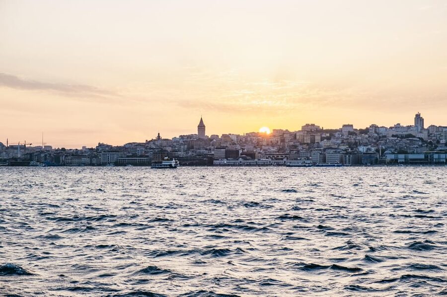 Istanbul: Bosphorus Sunset Cruise on a Luxury Yacht - Why a yacht is a smart way to see Istanbul