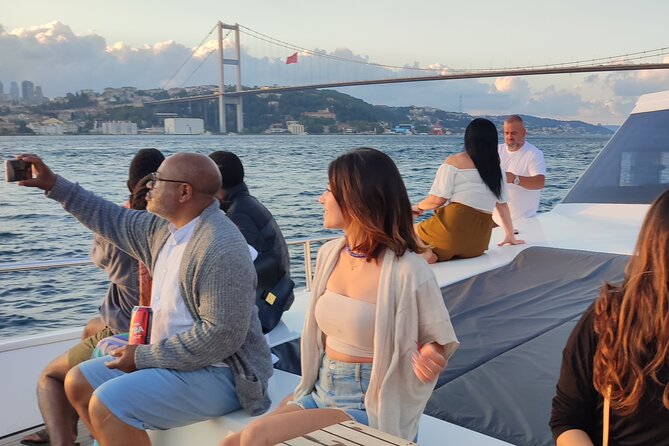 Istanbul Bosphorus Sunset Cruise on Luxury Yacht - Üsküdar and the Maiden’s Tower