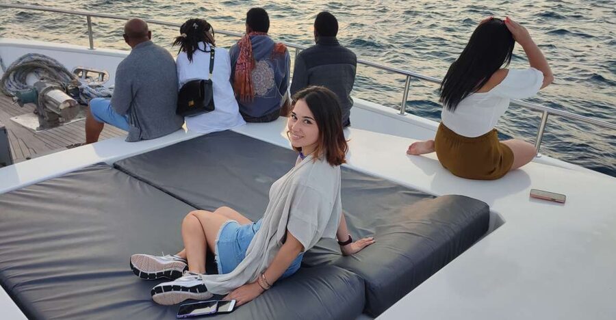 Istanbul: Bosphorus Sunset Cruise on Yacht with Live Guide - Starting at Kabataş Square