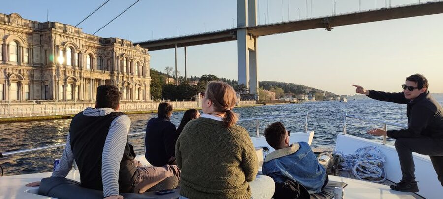 Istanbul: Bosphorus Sunset Cruise on Yacht with Live Guide - Returning along the Asian side