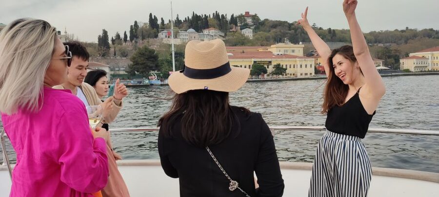 Istanbul: Bosphorus Sunset Cruise on Yacht with Live Guide - Maiden’s Tower at golden hour